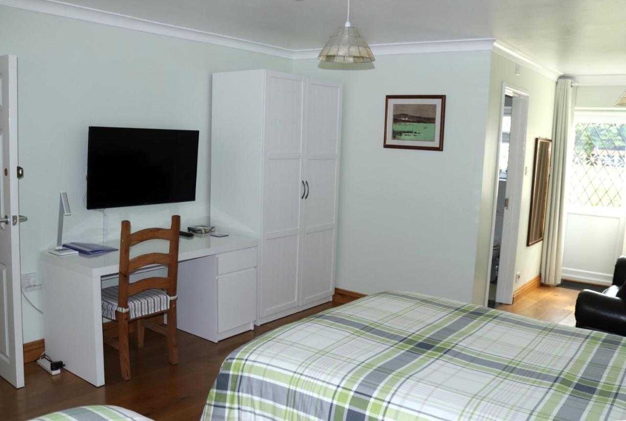 Highworth House Bed & Breakfast Суиндън Екстериор снимка