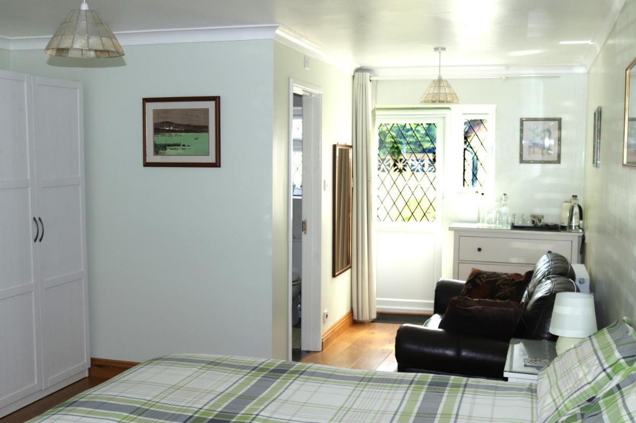 Highworth House Bed & Breakfast Суиндън Екстериор снимка