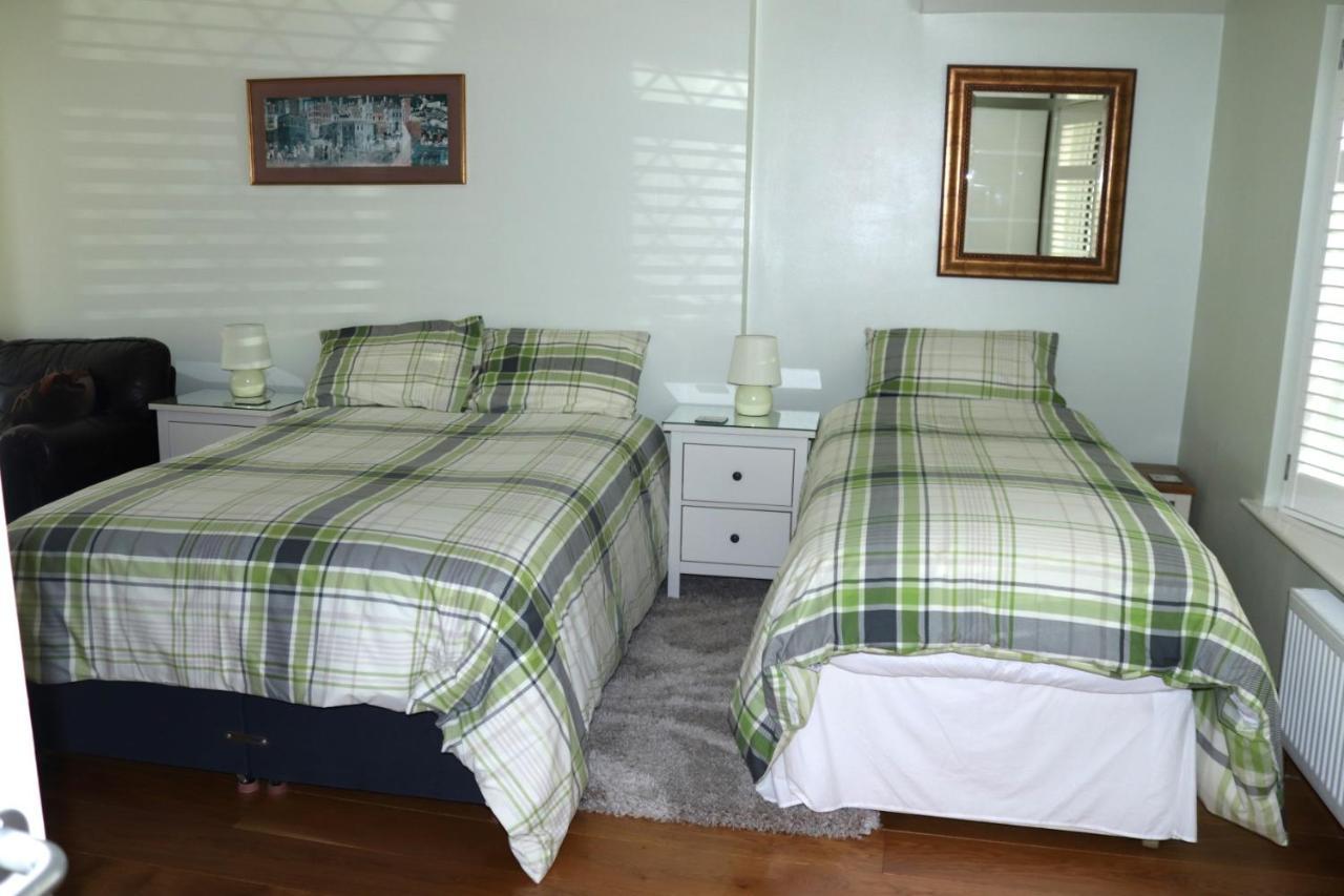 Highworth House Bed & Breakfast Суиндън Екстериор снимка