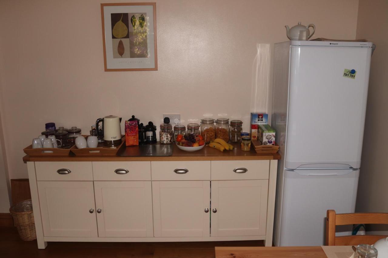 Highworth House Bed & Breakfast Суиндън Екстериор снимка