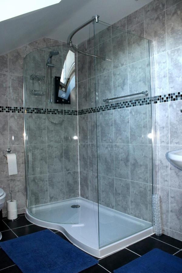 Highworth House Bed & Breakfast Суиндън Екстериор снимка