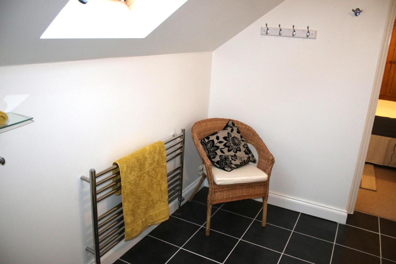 Highworth House Bed & Breakfast Суиндън Екстериор снимка