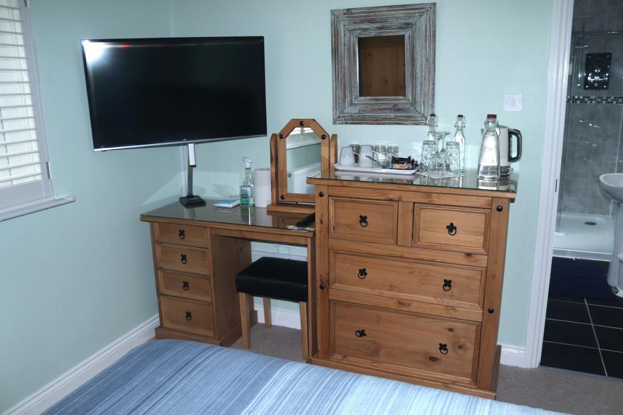 Highworth House Bed & Breakfast Суиндън Екстериор снимка