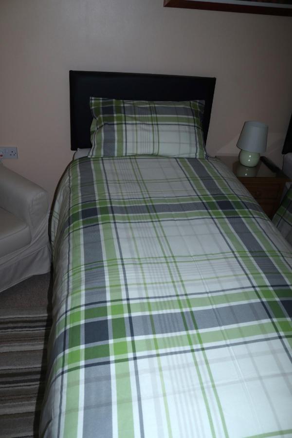 Highworth House Bed & Breakfast Суиндън Екстериор снимка