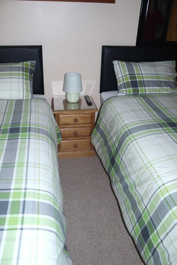 Highworth House Bed & Breakfast Суиндън Екстериор снимка