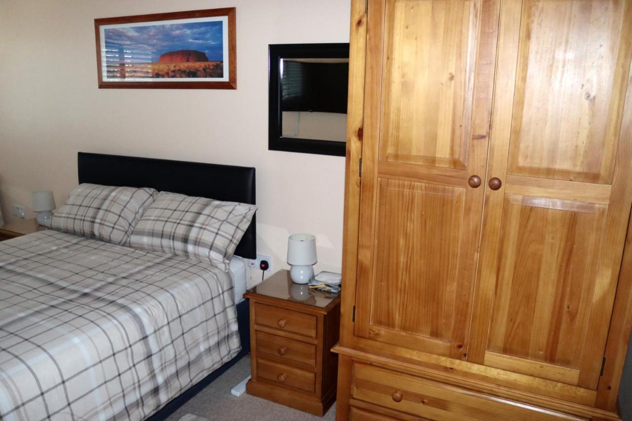 Highworth House Bed & Breakfast Суиндън Екстериор снимка