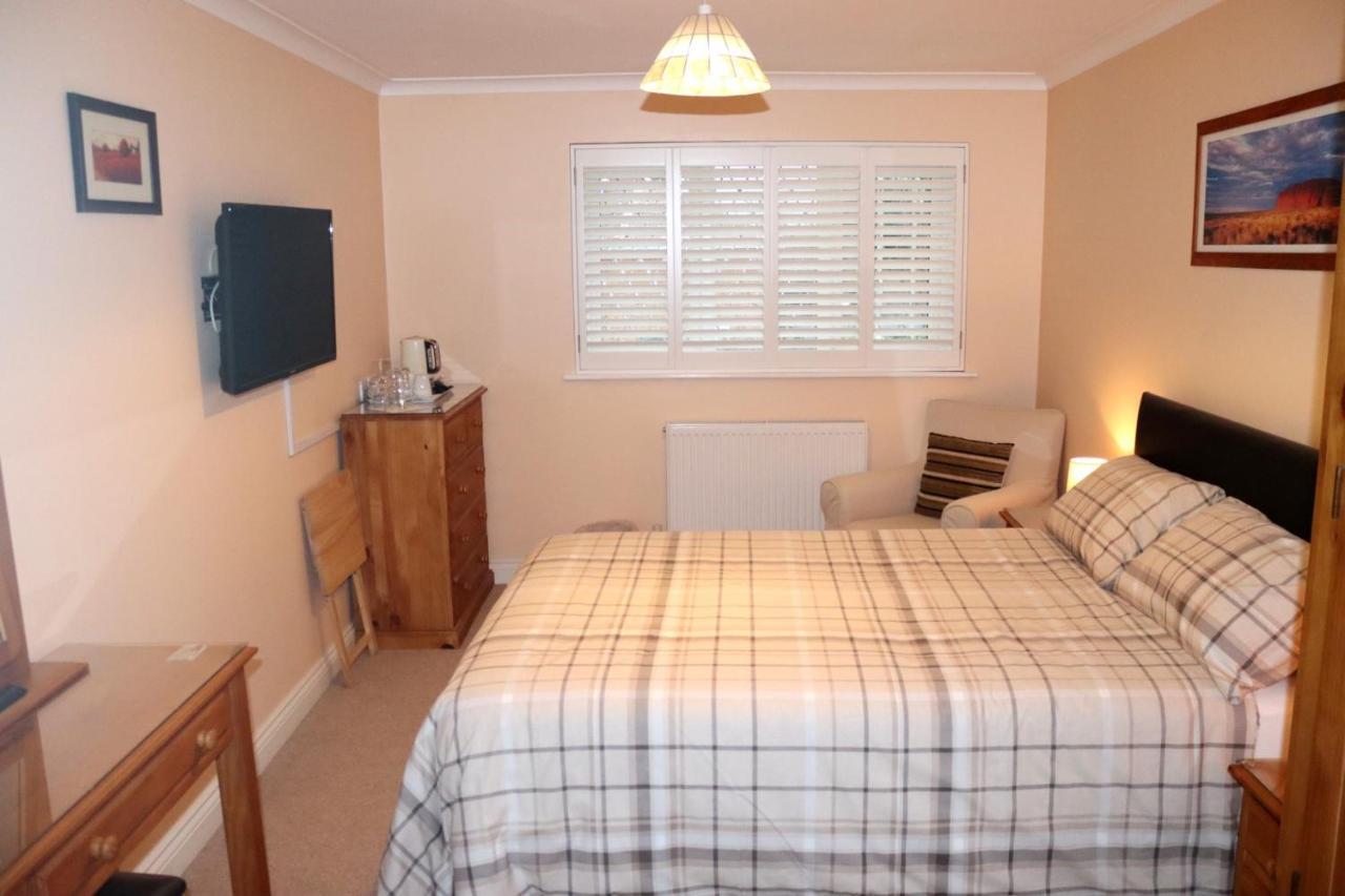 Highworth House Bed & Breakfast Суиндън Екстериор снимка